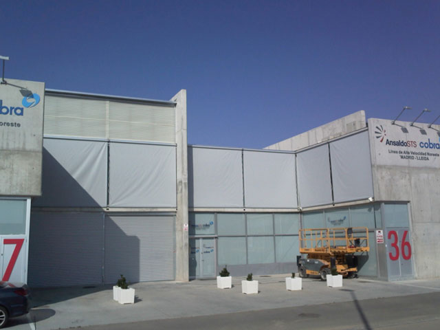proteccion solar oficinas plaza toldos extendidos
