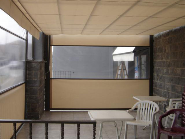 toldos plano con verticales para terraza bar 2