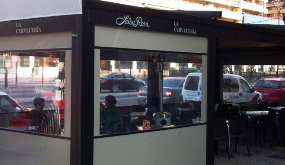 toldo resistente a la lluvia