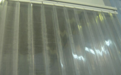 Cortinas industriales y normativa de seguridad alimentaria (APPCC): qué materiales y certificaciones exige la inspección