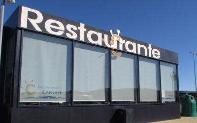 Inicio 6 Zaragoza y Jaca. Toldos, parasoles, estores y lonas Estores con publicidad: la forma más eficaz de aprovechar el escaparate de tu negocio