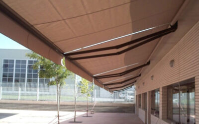 Sombra en patios de colegios y centros educativos: normativa, materiales homologados y cómo gestionar la licitación
