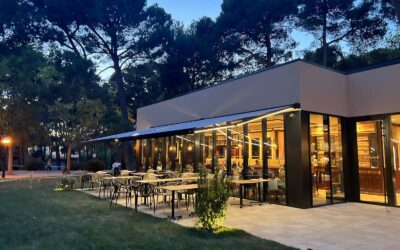 Cómo gestionar la instalación de toldos en varios locales a la vez: guía para directores de operaciones de cadenas hosteleras