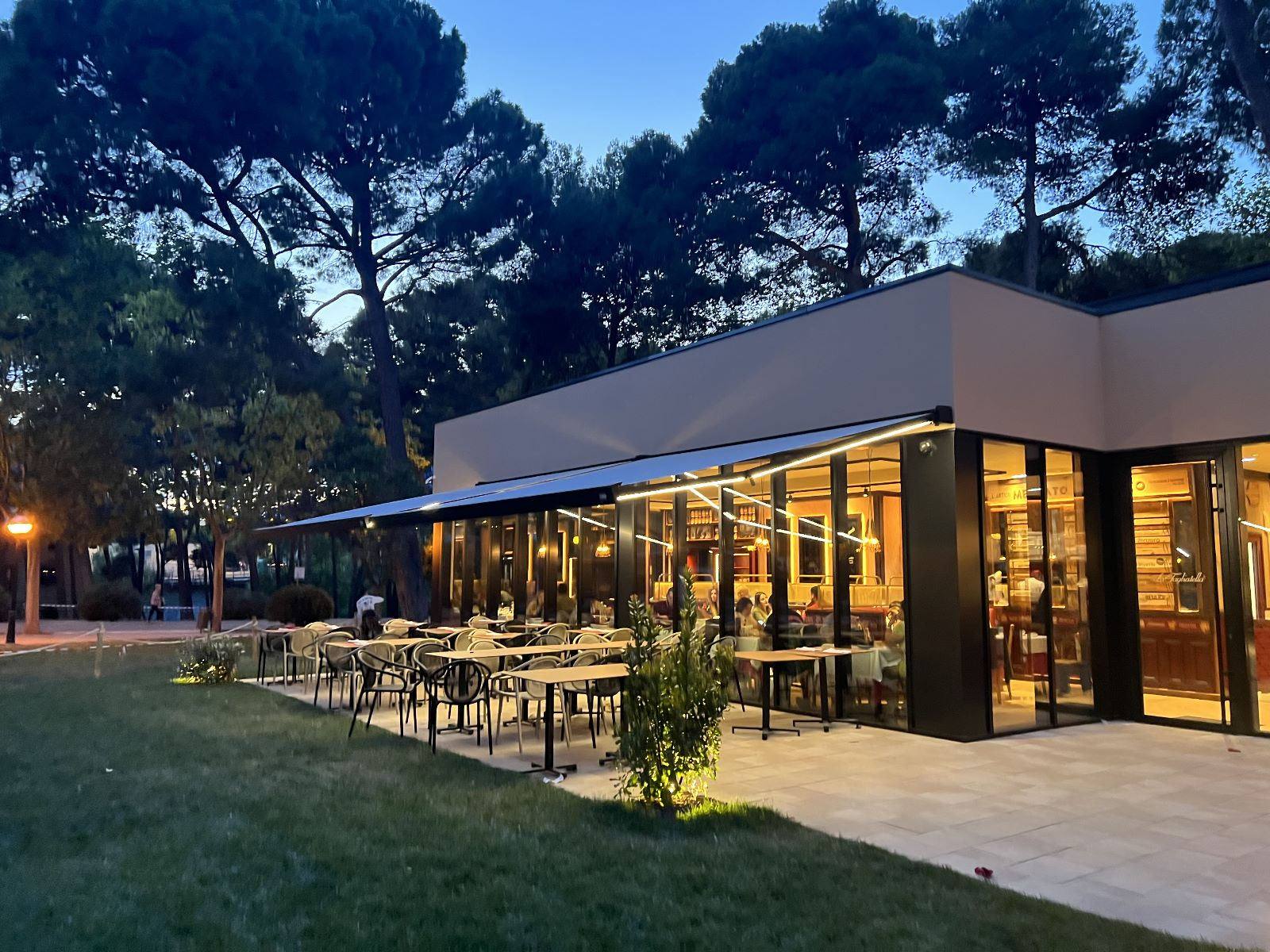 Tagliatela parque instalación de toldos